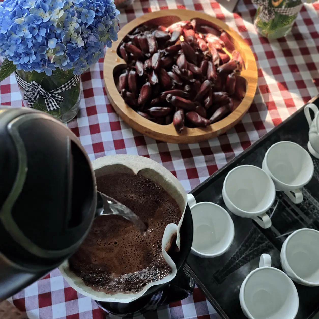 Pinhão cozido servido com café